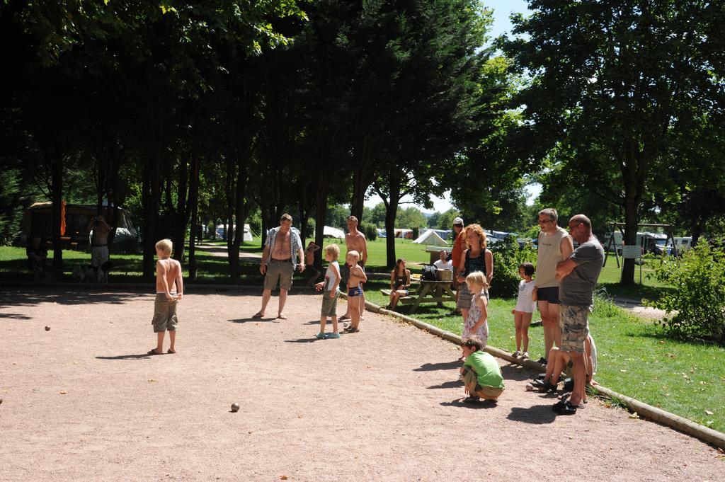 Camping Des 2 Rives- Mobilhomes Etang-sur-Arroux Esterno foto